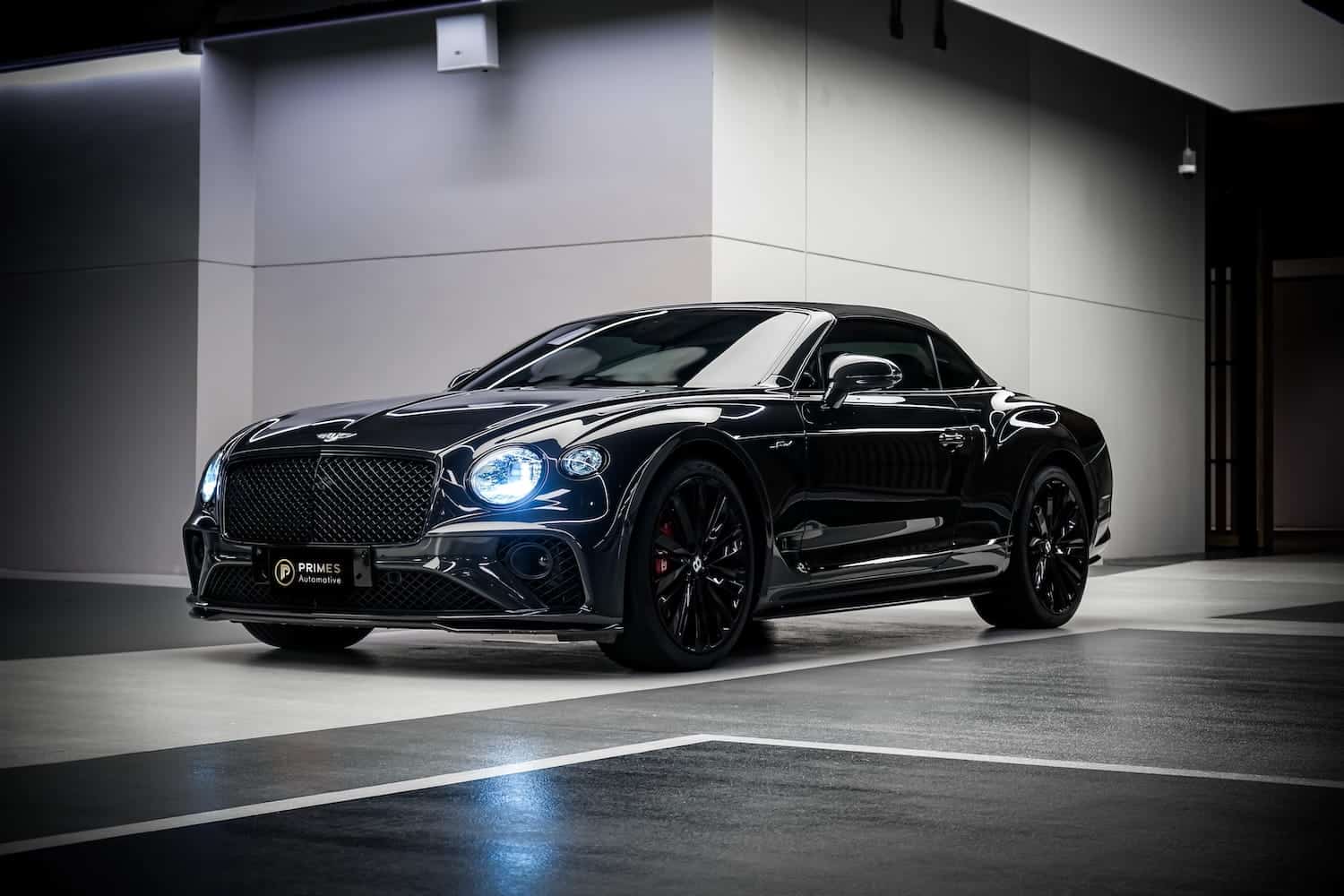 Bentley Continental GT Speed Convertible หน้าซ้าย Flying B Hood Ornament — เช่ารถหรูไทย | Bentley GTC Speed W12 front left Flying B Hood Ornament luxury car rental Thailand