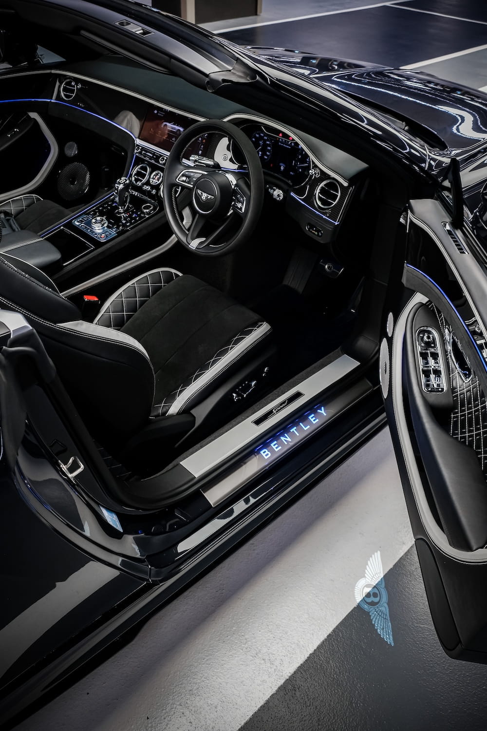 ออปชั่น Ambient Lighting ภายใน Bentley Continental GT Speed Convertible | Bentley GT Speed Convertible ambient lighting interior option Thailand rental