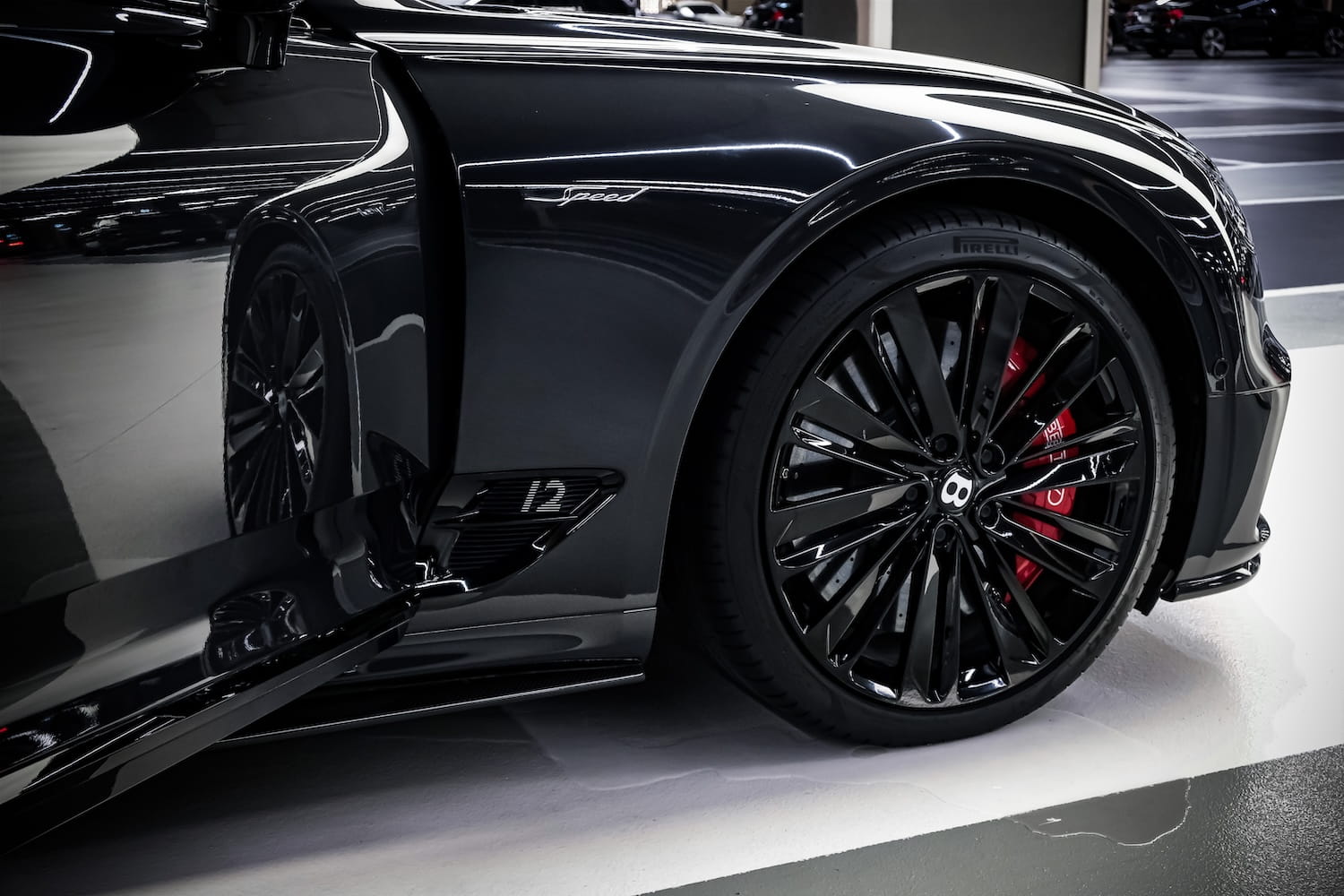 ล้อ 22 นิ้ว Bentley Continental GT Speed — Dark Tint Gloss Alloy Wheel Detail | Bentley GT Speed 22 inch Dark Tint Gloss Alloy Wheel close up