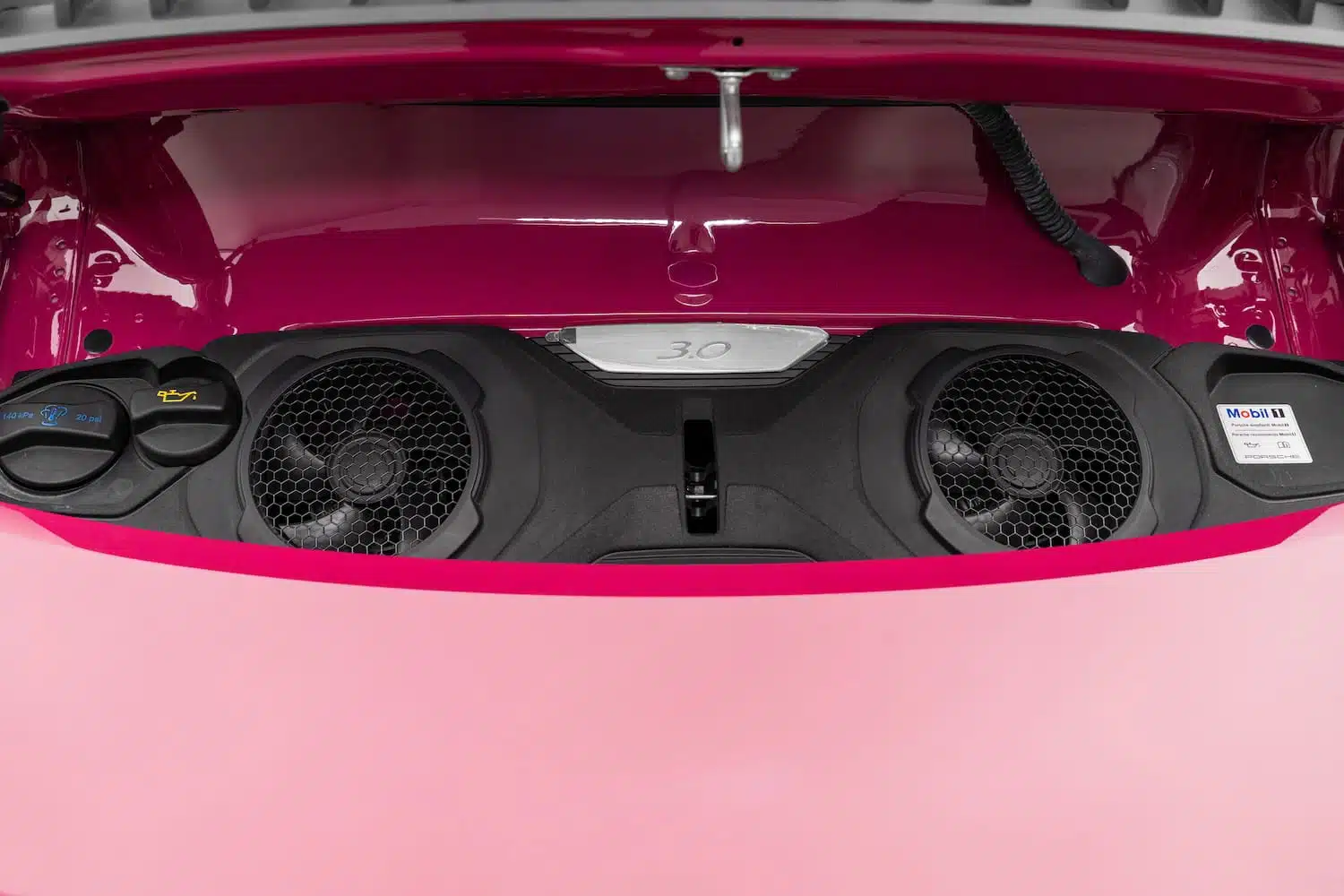 เครื่องยนต์ Porsche 911 Carrera T บ็อกเซอร์ 6 สูบนอน 3.0 ทวินเทอร์โบ 385 แรงม้า — Prime Cars Rental | Porsche 911 Carrera T 3.0 twin-turbo flat-six engine 385hp