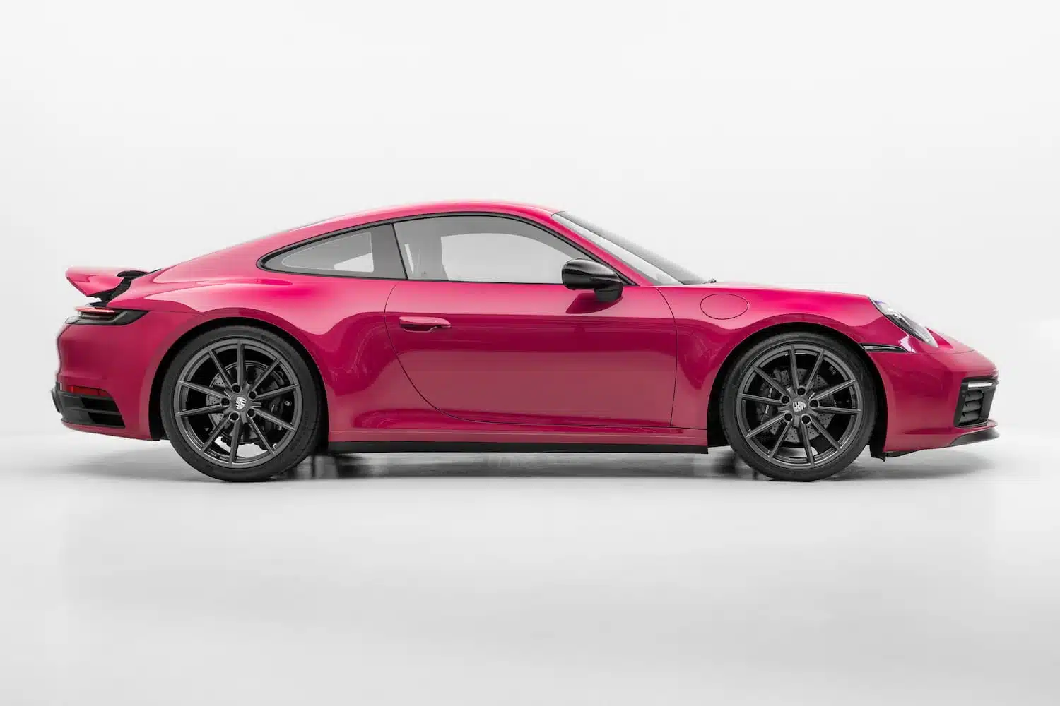 Porsche 911 Carrera T 992 สี Ruby Star Neo มุมด้านข้าง side profile — เช่ารถสปอร์ต Porsche กรุงเทพ | Porsche 911 Carrera T 992 side profile Ruby Star, sports car rental Bangkok Thailand