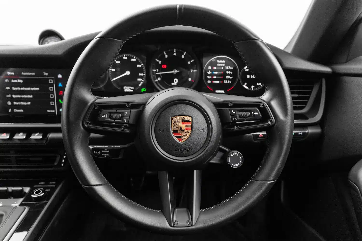 พวงมาลัย Porsche 911 Carrera T พร้อม Drive Mode dial (Sport Chrono) — เช่ารถสปอร์ต Porsche | Porsche 911 Carrera T steering wheel with Drive Mode dial Sport Chrono