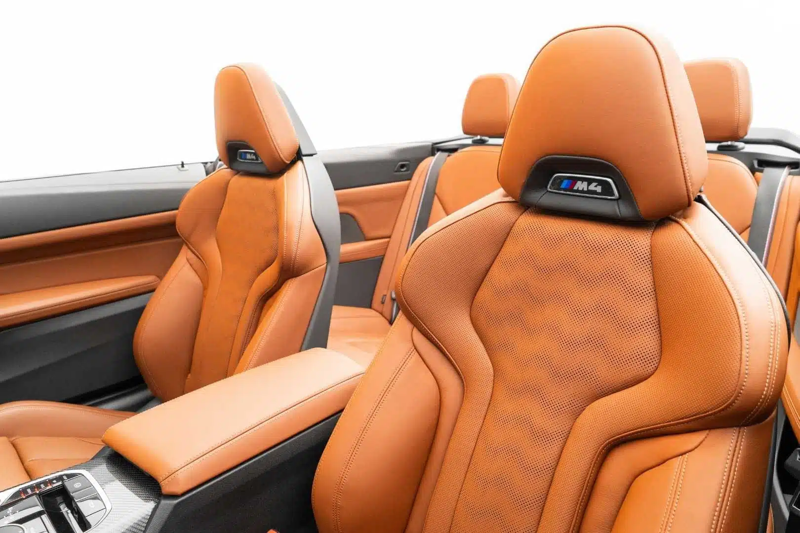 เบาะสปอร์ต M หนัง Merino ส้ม โลโก้ M4 เรืองแสง BMW M4 Competition Convertible — เช่ารถ BMW | BMW M4 Competition Convertible M sport seats orange Merino illuminated M4 badge