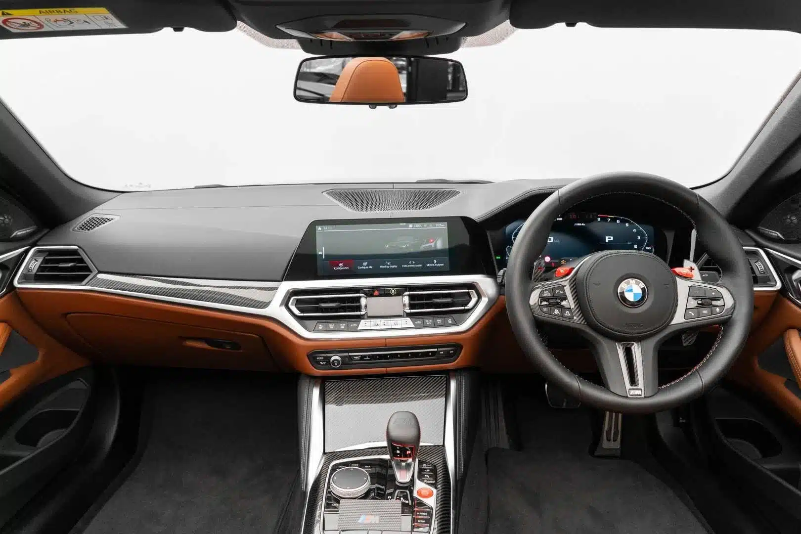 ห้องโดยสาร BMW M4 Competition Convertible G83 เบาะหนัง Merino ส้ม พวงมาลัยขวา — เช่ารถหรู Prime Cars Rental | BMW M4 Competition G83 cockpit orange Merino leather RHD