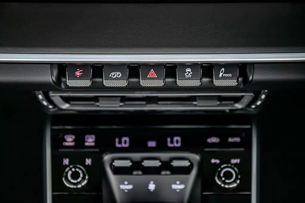 ปุ่มปรับโหมด Porsche 911 Turbo S — PDCC, PSM, สปอยเลอร์, ท่อไอเสียสปอร์ต — เช่ารถซุปเปอร์คาร์ Porsche | Porsche 911 Turbo S drive mode buttons PDCC PSM sports exhaust spoiler