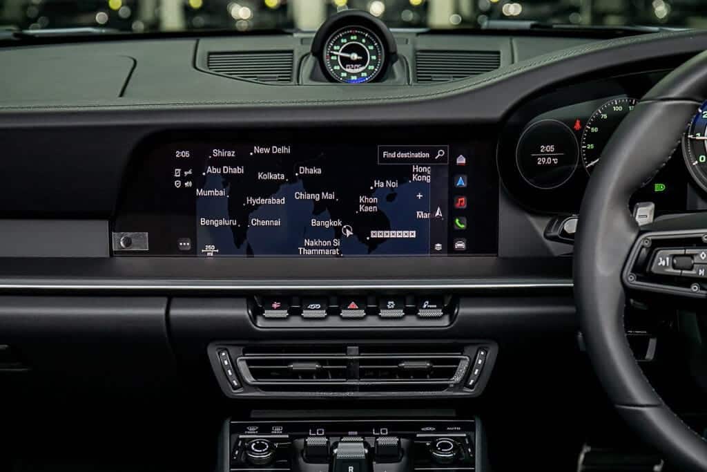 จอ PCM ระบบนำทาง Porsche 911 Turbo S 992 — เช่ารถหรู Prime Cars Rental | Porsche 911 Turbo S PCM infotainment navigation touchscreen