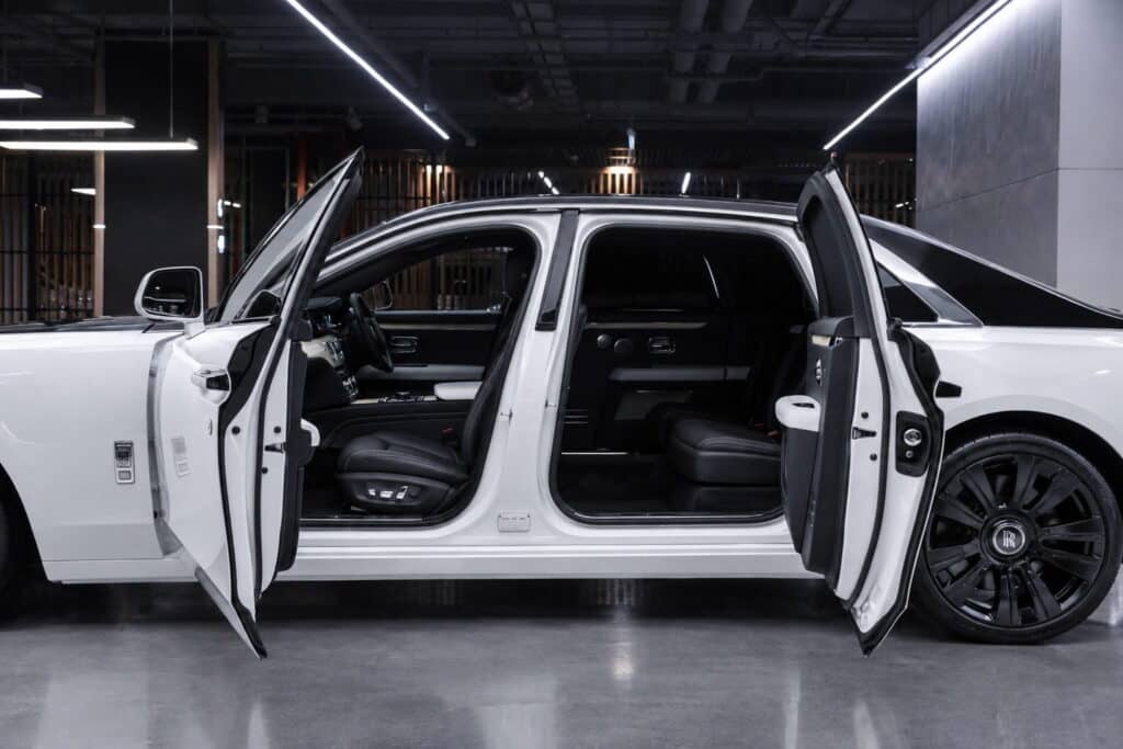 Rolls-Royce Ghost Black Badge Extended 2026 เปิดประตู Coach Door ทั้งสองฝั่ง | Both rear-hinged coach doors open